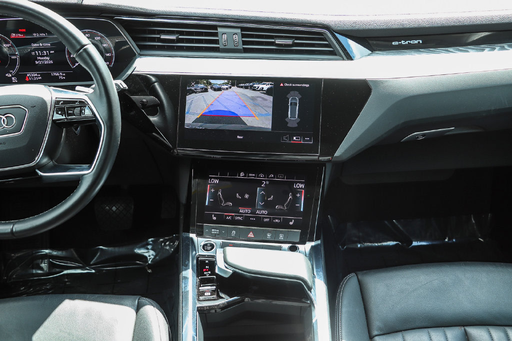 Thumbnail: 2024 Audi Q8 e-tron - 8