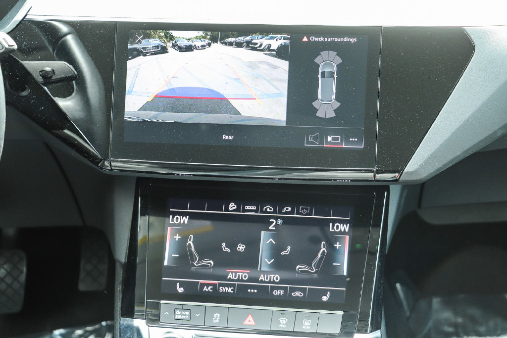 Thumbnail: 2024 Audi Q8 e-tron - 13