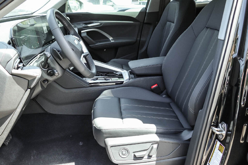 Thumbnail: 2026 Audi Q5 - 10