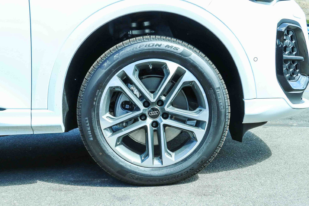 Thumbnail: 2026 Audi Q5 - 6