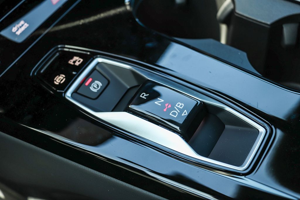 Thumbnail: 2027 Audi Q6 e-tron - 13