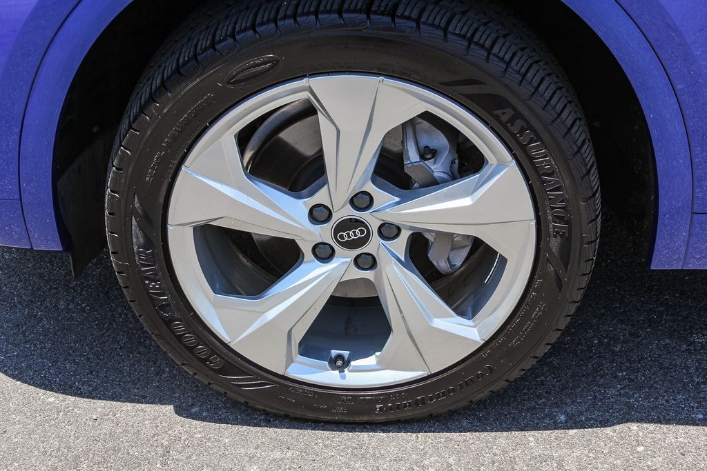 Thumbnail: 2021 Audi Q5 - 6
