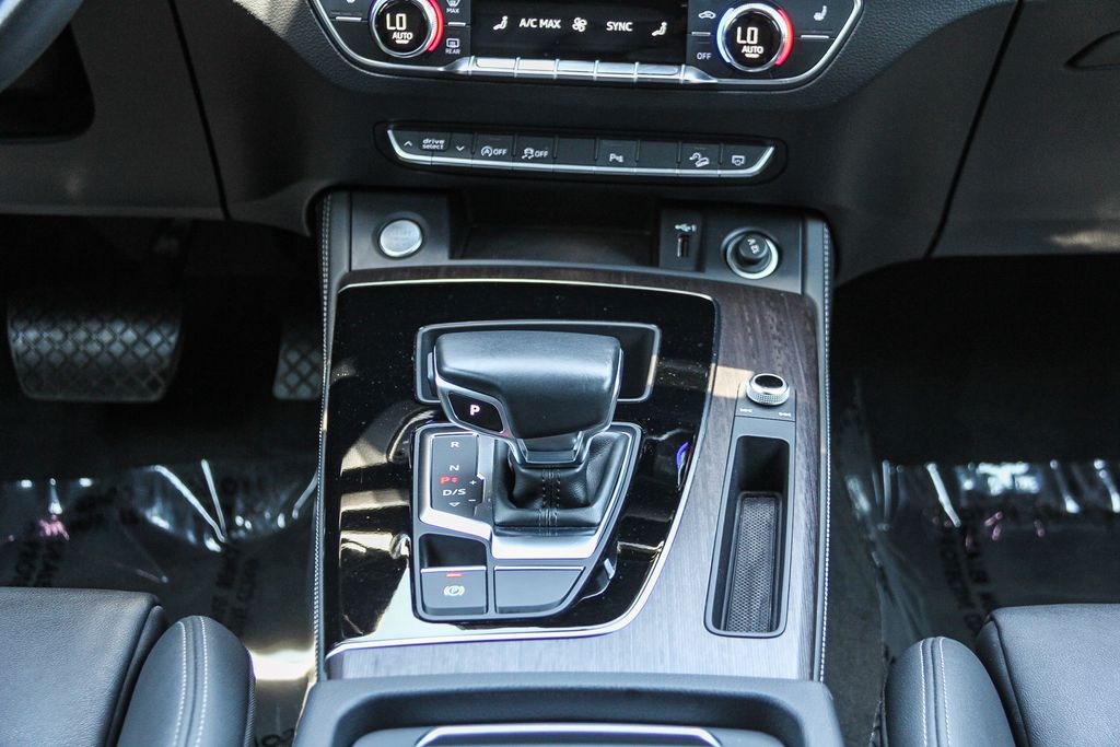 Thumbnail: 2021 Audi Q5 - 13