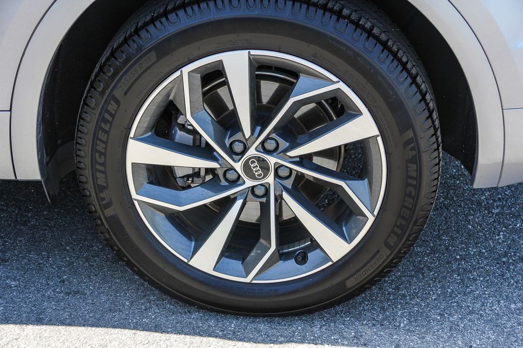 Thumbnail: 2022 Audi Q5 - 21