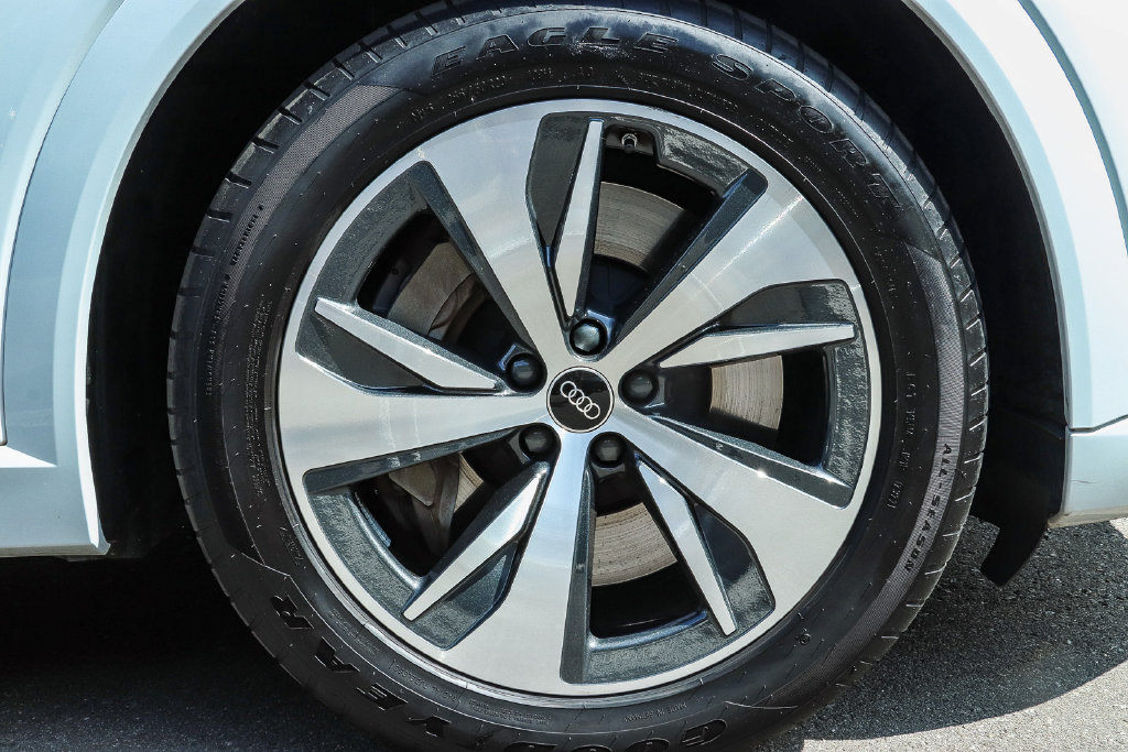 Thumbnail: 2024 Audi Q8 e-tron - 25