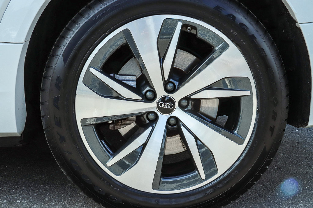 Thumbnail: 2024 Audi Q8 e-tron - 8