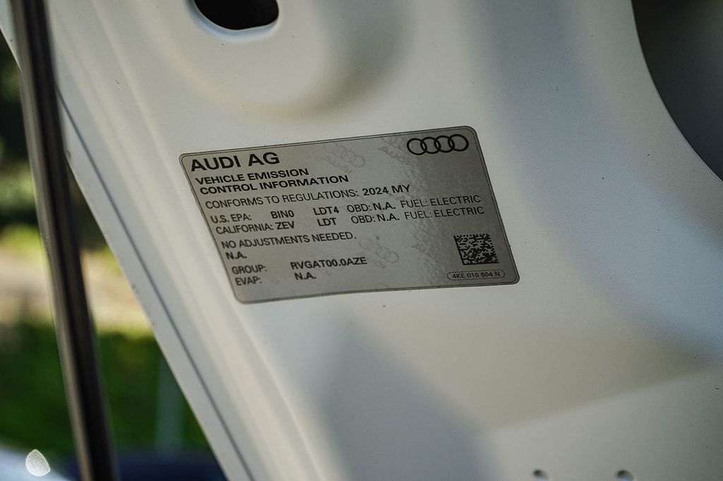 Thumbnail: 2024 Audi Q8 e-tron - 17