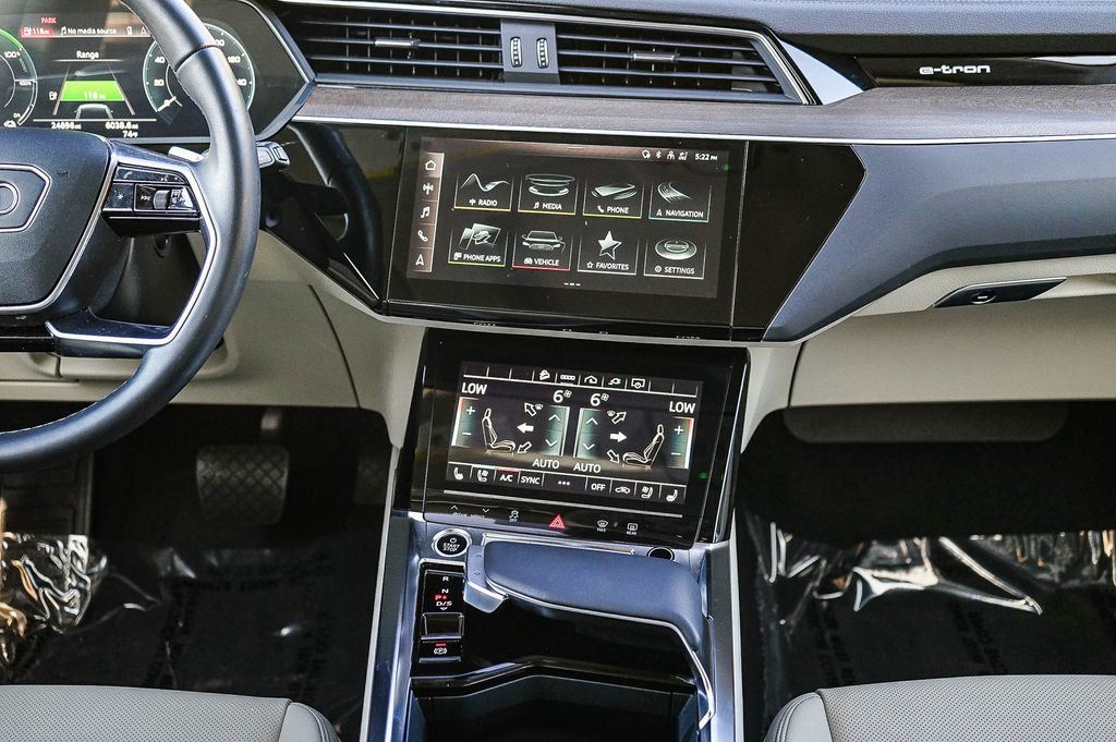 Thumbnail: 2024 Audi Q8 e-tron - 13