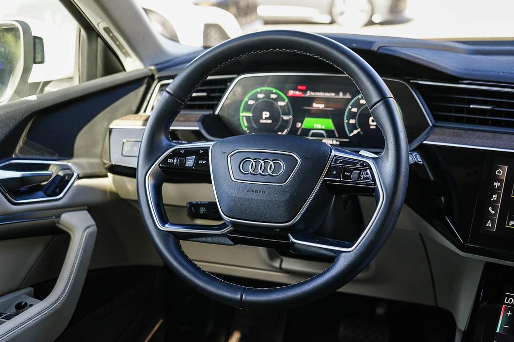 Thumbnail: 2024 Audi Q8 e-tron - 9