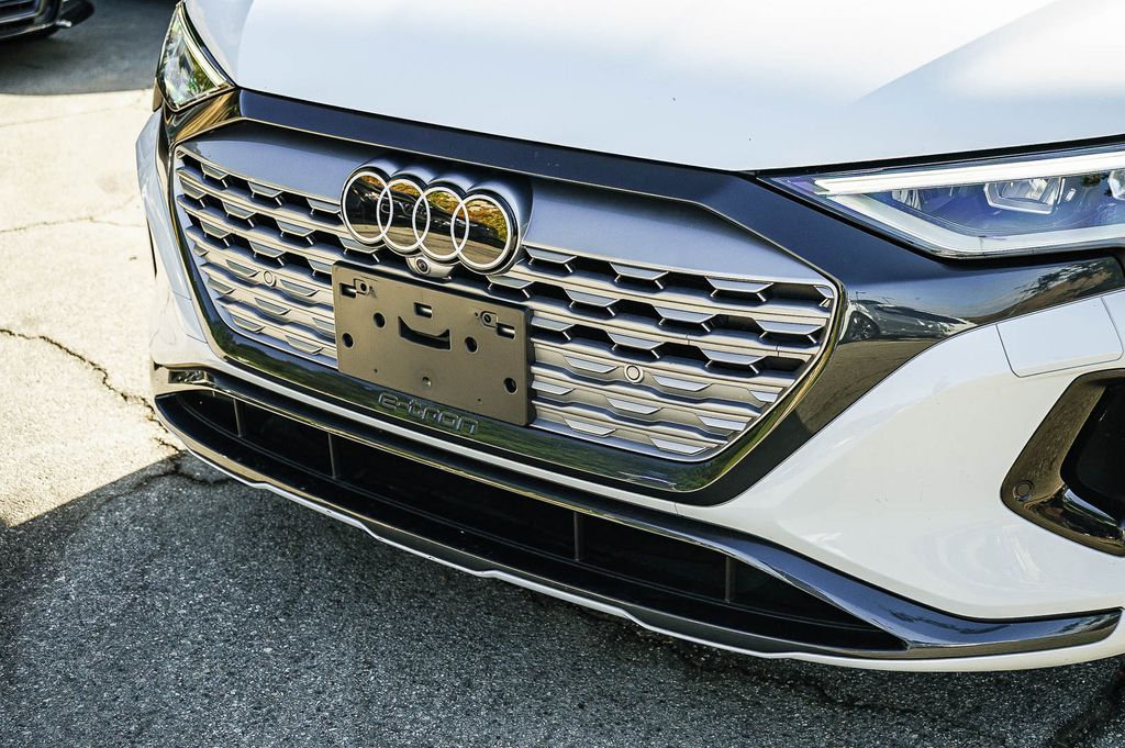 Thumbnail: 2024 Audi Q8 e-tron - 21