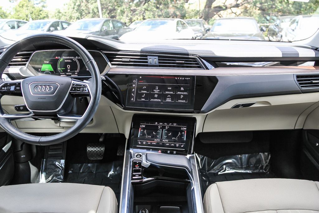 Thumbnail: 2024 Audi Q8 e-tron - 2