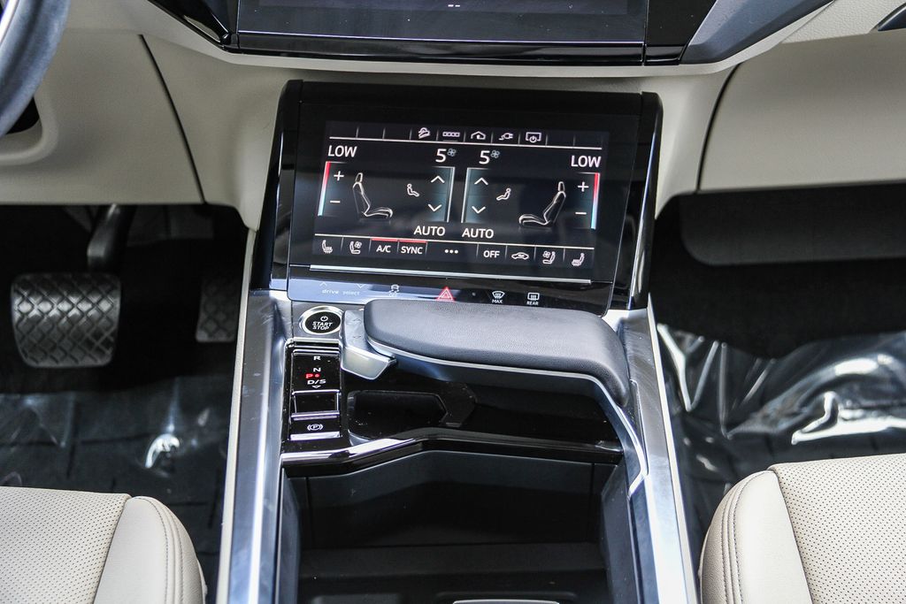 Thumbnail: 2024 Audi Q8 e-tron - 24