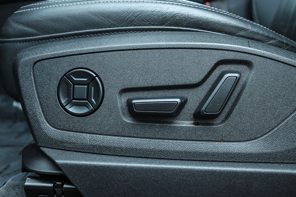 Thumbnail: 2024 Audi Q8 e-tron - 30