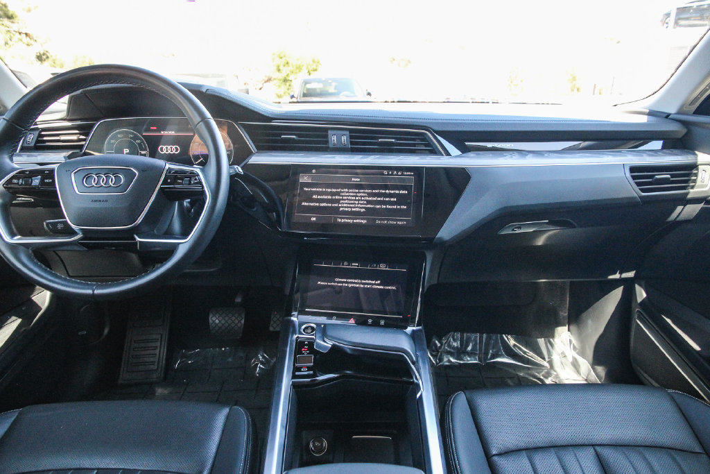 Thumbnail: 2024 Audi Q8 e-tron - 2