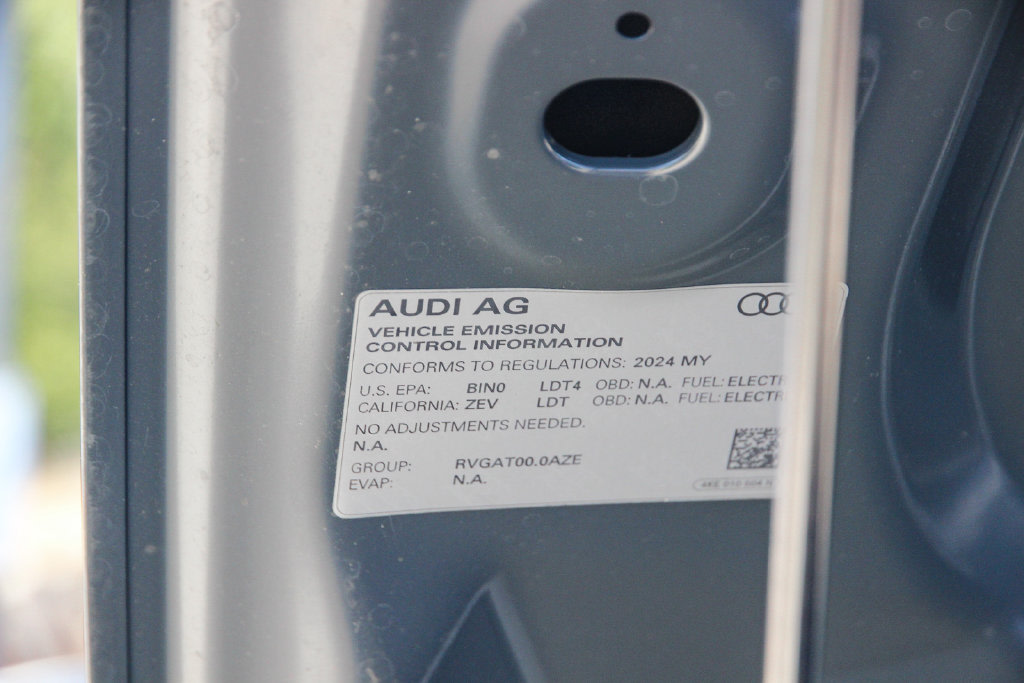 Thumbnail: 2024 Audi Q8 e-tron - 16