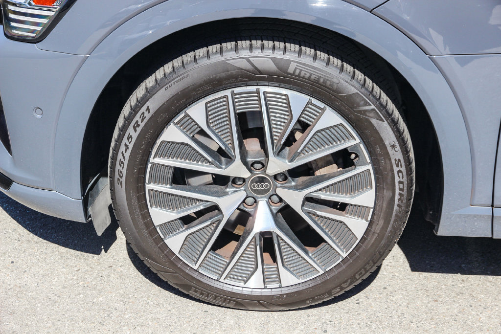 Thumbnail: 2024 Audi Q8 e-tron - 6