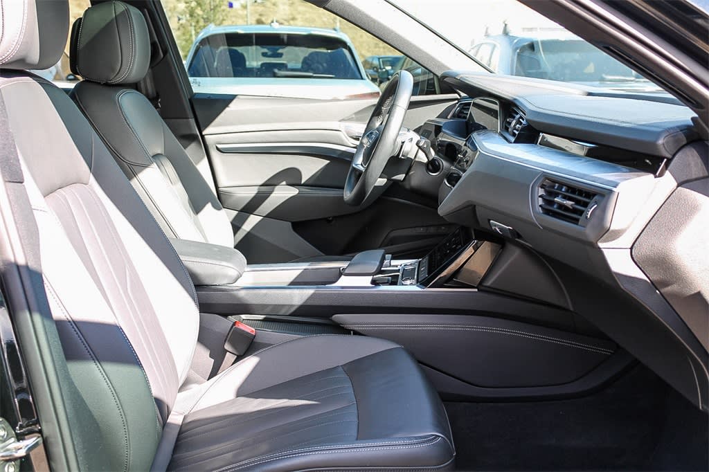 2023 Audi e-tron Premium 7