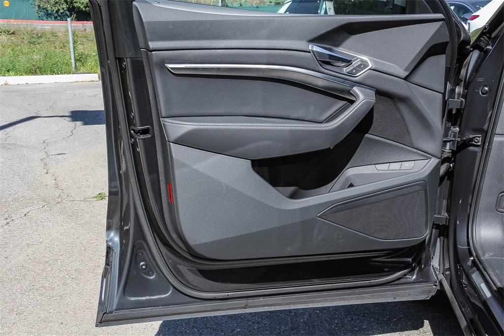 Thumbnail: 2023 Audi e-tron - 27