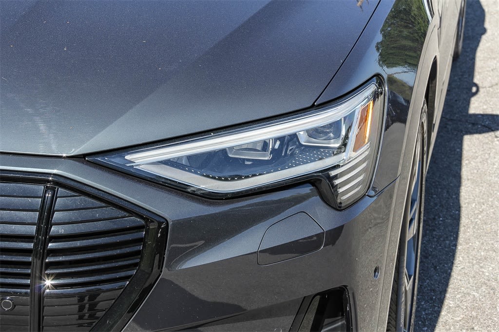 Thumbnail: 2023 Audi e-tron - 20