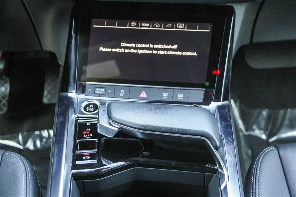 Thumbnail: 2023 Audi e-tron - 12