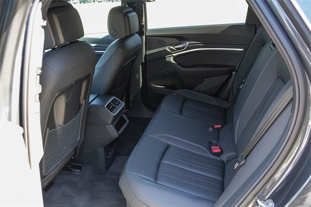 Thumbnail: 2023 Audi e-tron - 11