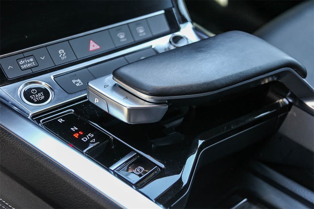 Thumbnail: 2023 Audi e-tron - 13