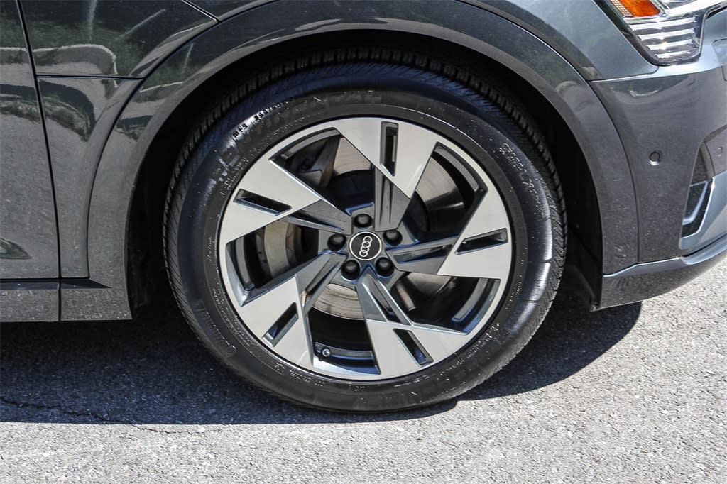 Thumbnail: 2023 Audi e-tron - 6