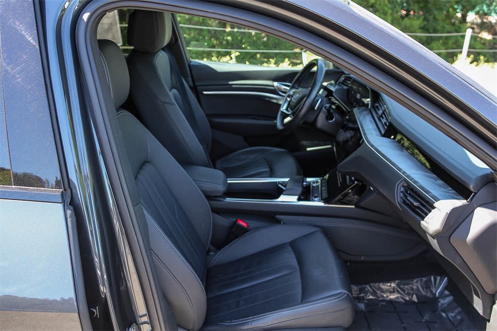 Thumbnail: 2023 Audi e-tron - 9