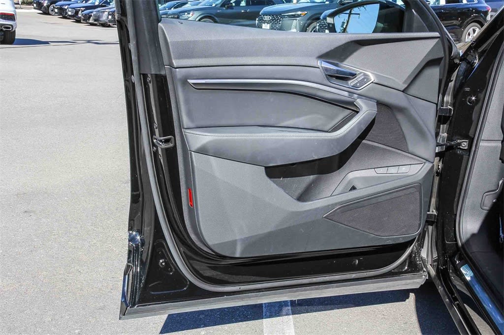 Thumbnail: 2023 Audi e-tron - 27