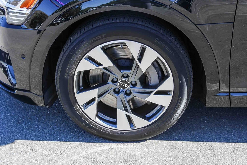 Thumbnail: 2023 Audi e-tron - 6