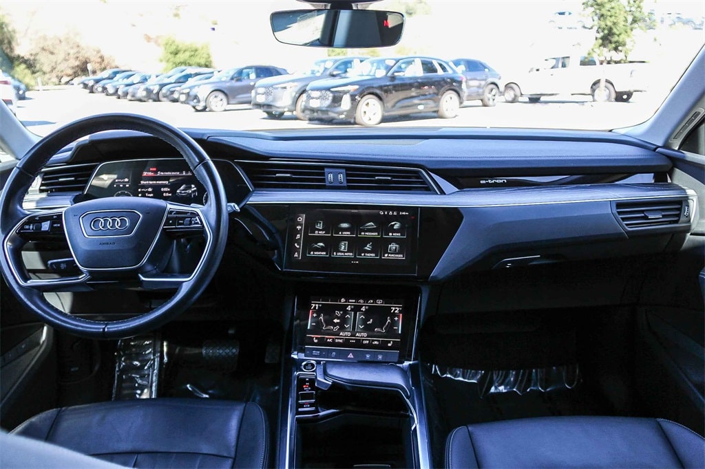 Thumbnail: 2023 Audi e-tron - 2