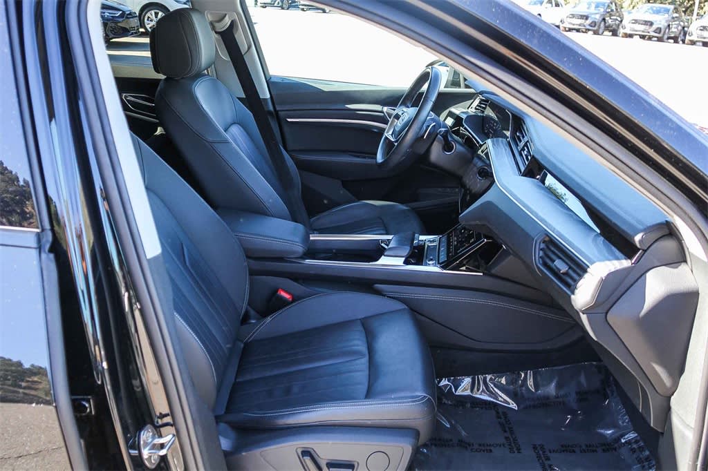 Thumbnail: 2023 Audi e-tron - 9