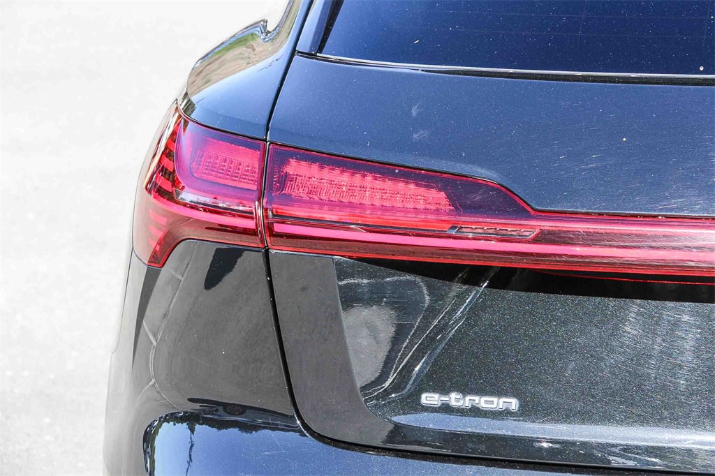 Thumbnail: 2023 Audi e-tron - 23