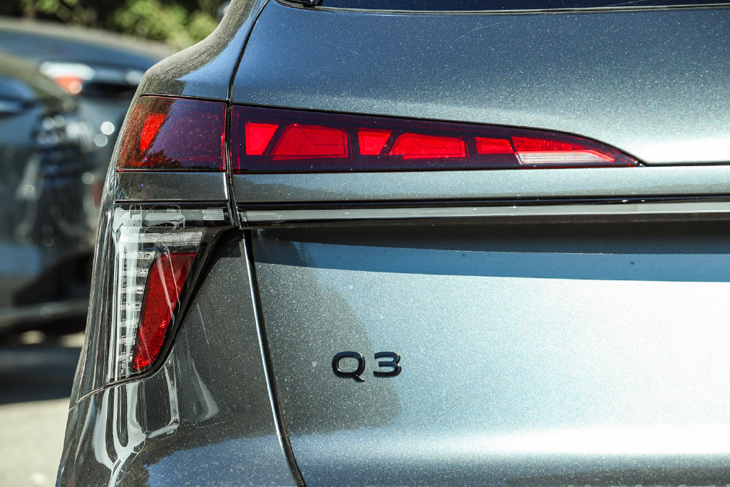 Thumbnail: 2026 Audi Q3 - 21