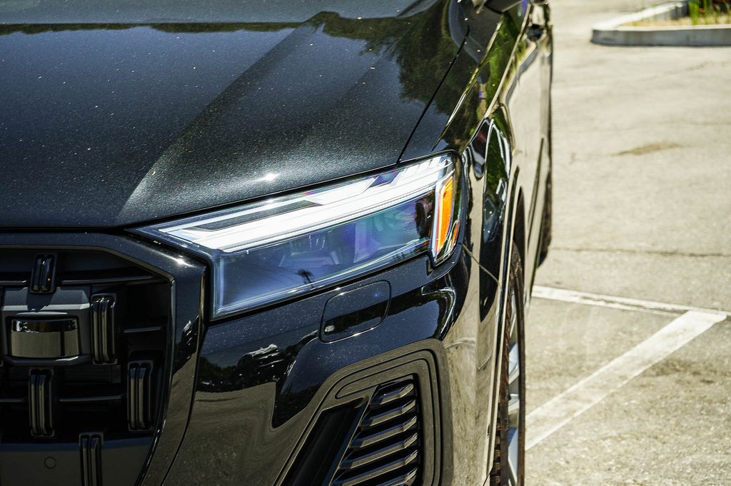 Thumbnail: 2026 Audi Q7 - 20
