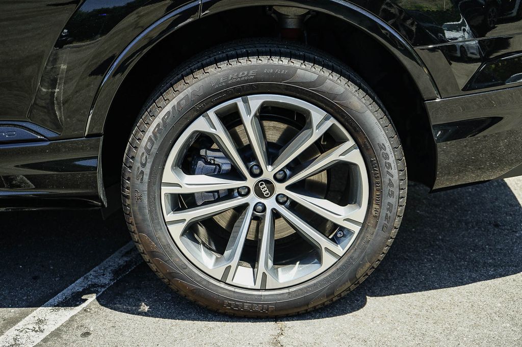 Thumbnail: 2026 Audi Q7 - 22