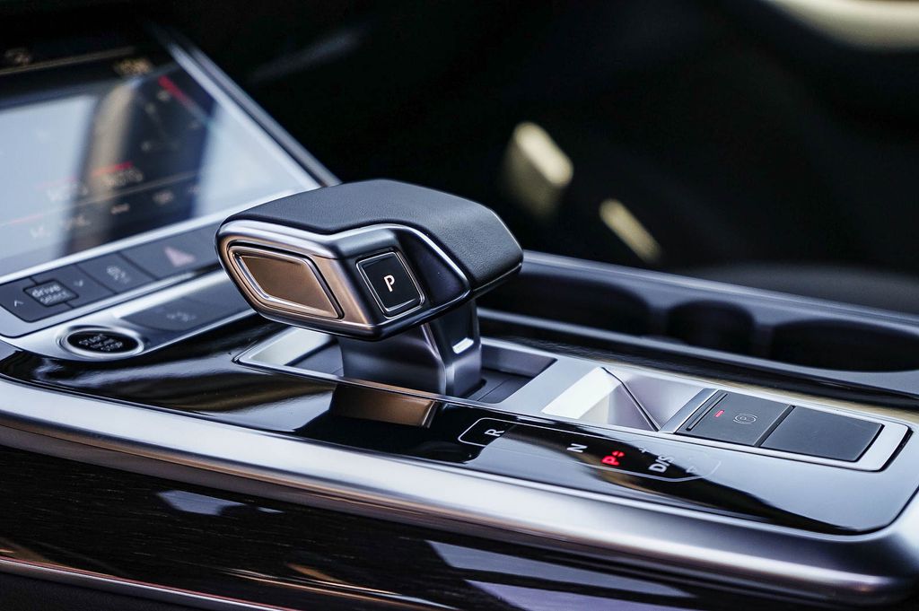 Thumbnail: 2026 Audi Q7 - 14