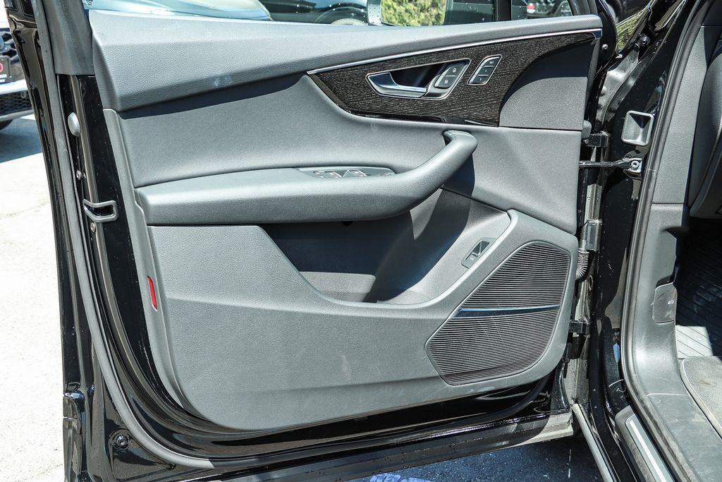 Thumbnail: 2026 Audi Q7 - 24