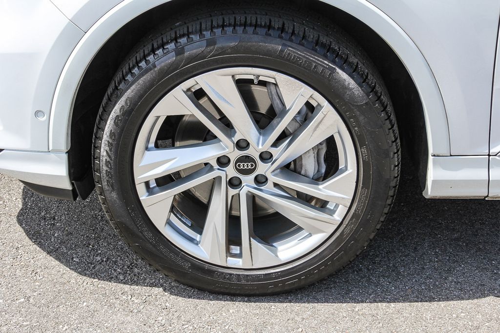 Thumbnail: 2023 Audi Q7 - 6