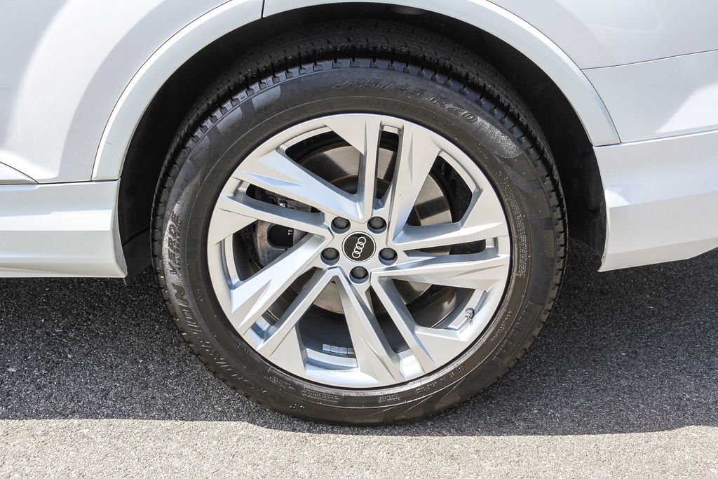 Thumbnail: 2023 Audi Q7 - 19