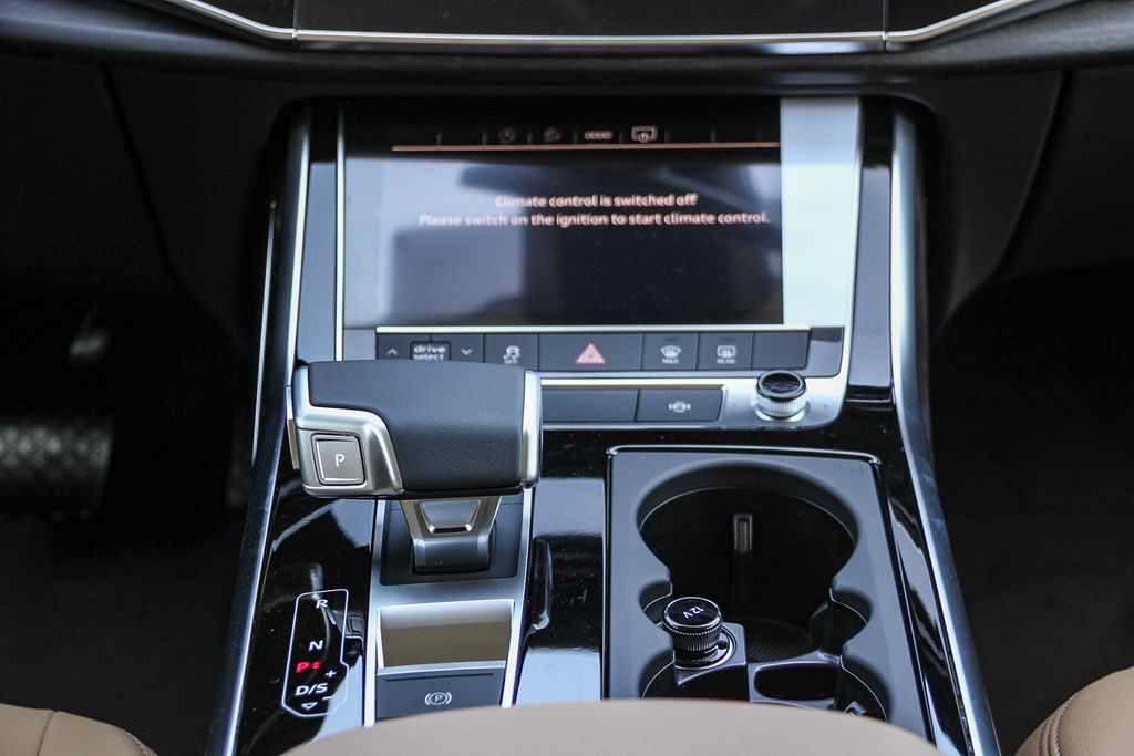 Thumbnail: 2026 Audi Q7 - 14