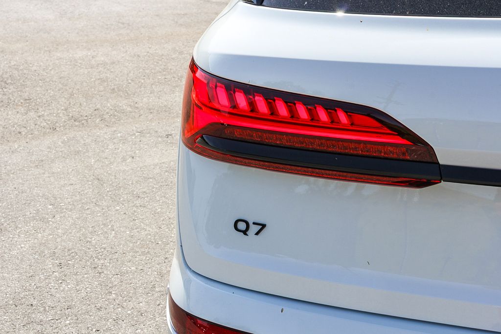 Thumbnail: 2026 Audi Q7 - 6