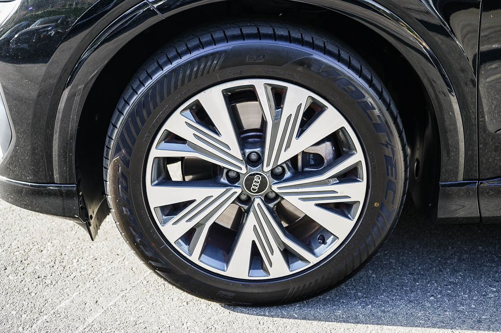 Thumbnail: 2023 Audi Q4 e-tron - 6