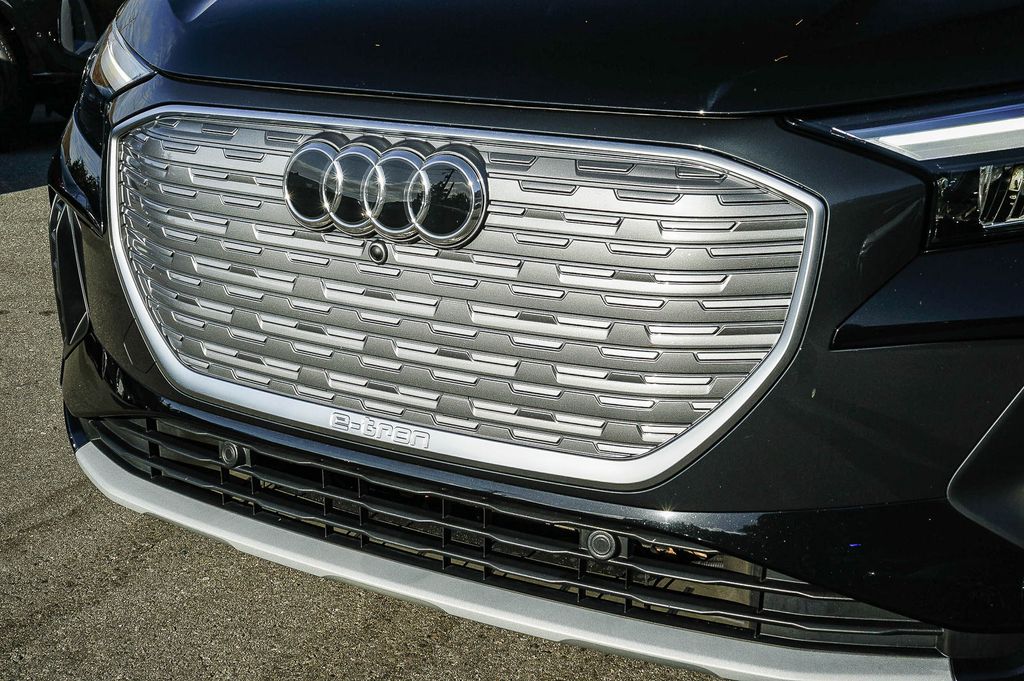 Thumbnail: 2023 Audi Q4 e-tron - 21