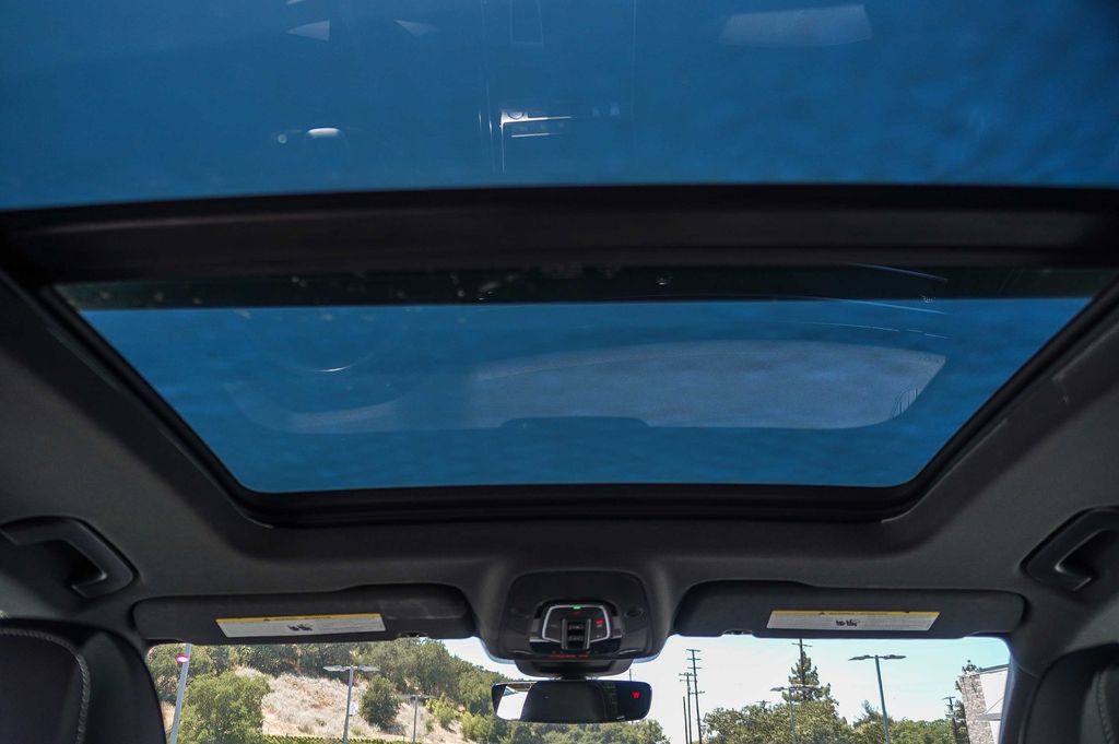 Thumbnail: 2019 Audi Q8 - 25