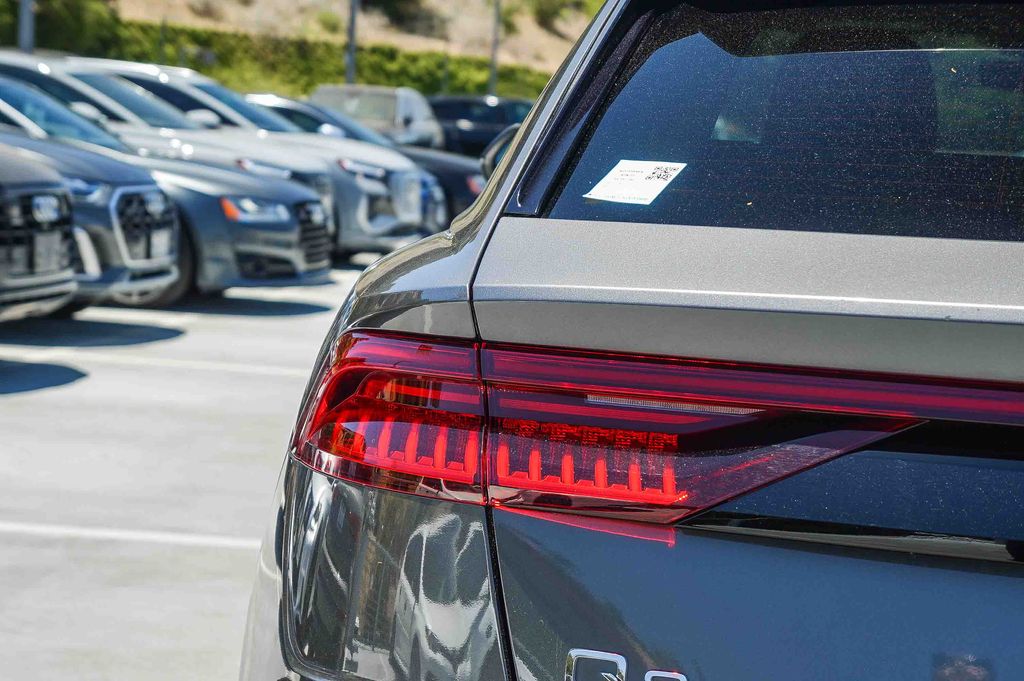 Thumbnail: 2019 Audi Q8 - 20