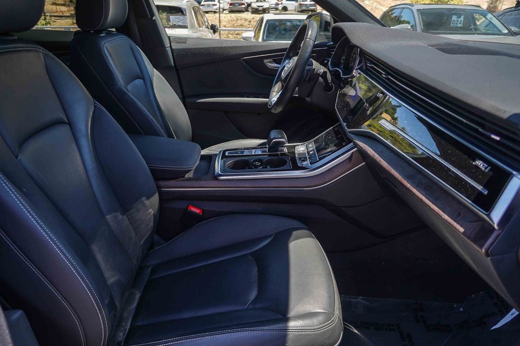 Thumbnail: 2019 Audi Q8 - 10