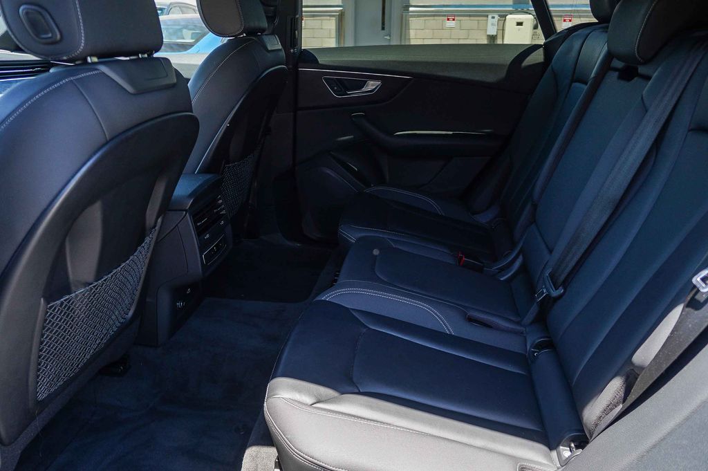 Thumbnail: 2019 Audi Q8 - 12