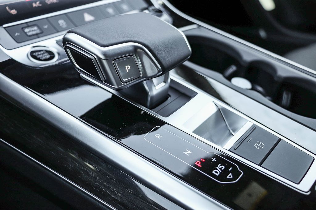 Thumbnail: 2026 Audi Q8 - 15