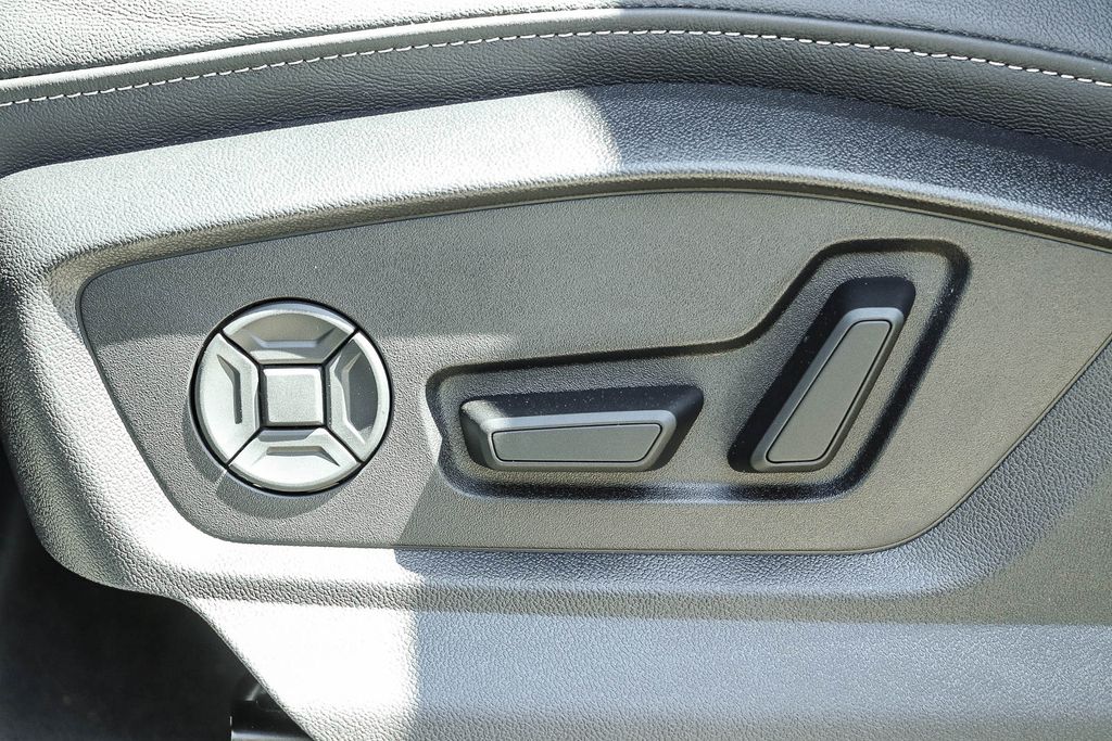 Thumbnail: 2026 Audi Q8 - 23